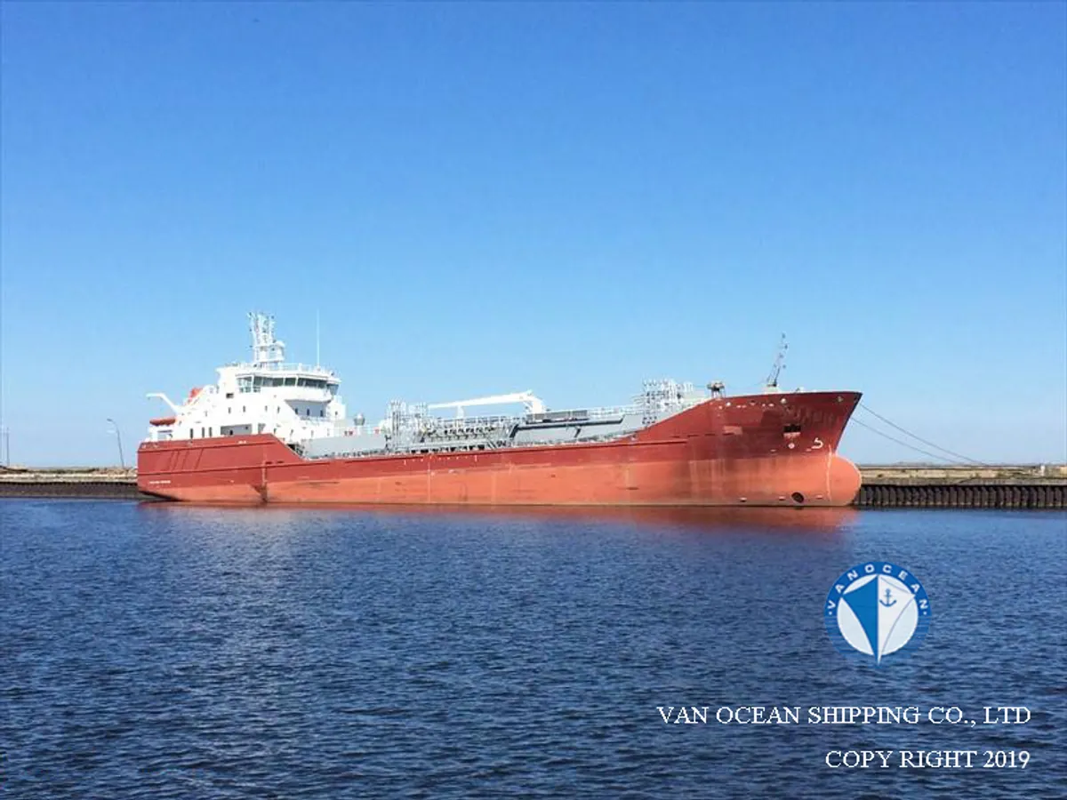 Nafta-/keemialaev müügiks