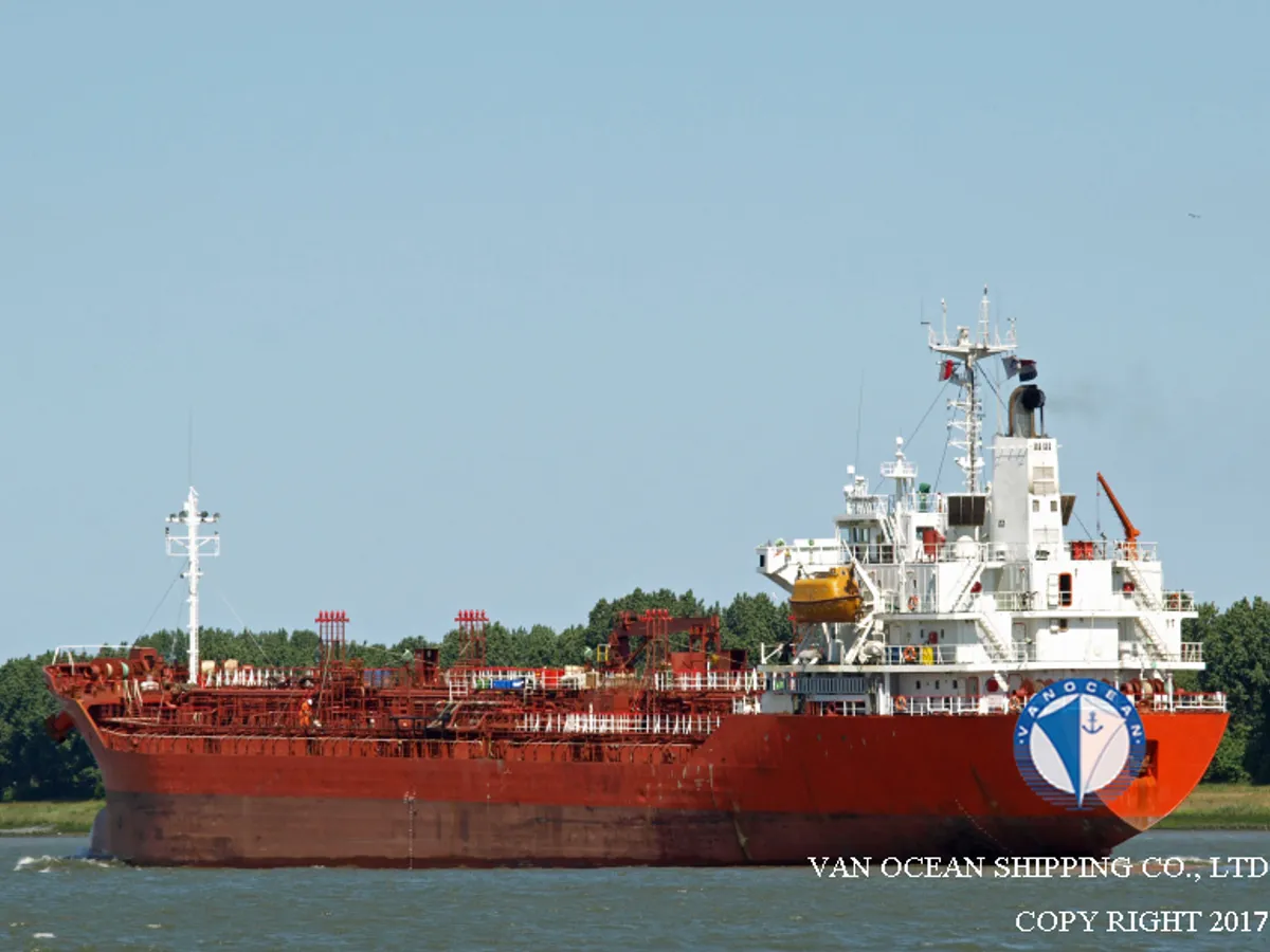 Nafta-/keemialaev müügiks
