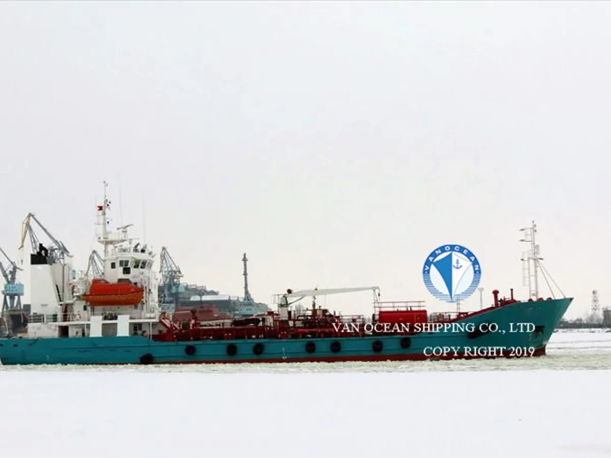 Nafta-/keemialaev müügiks