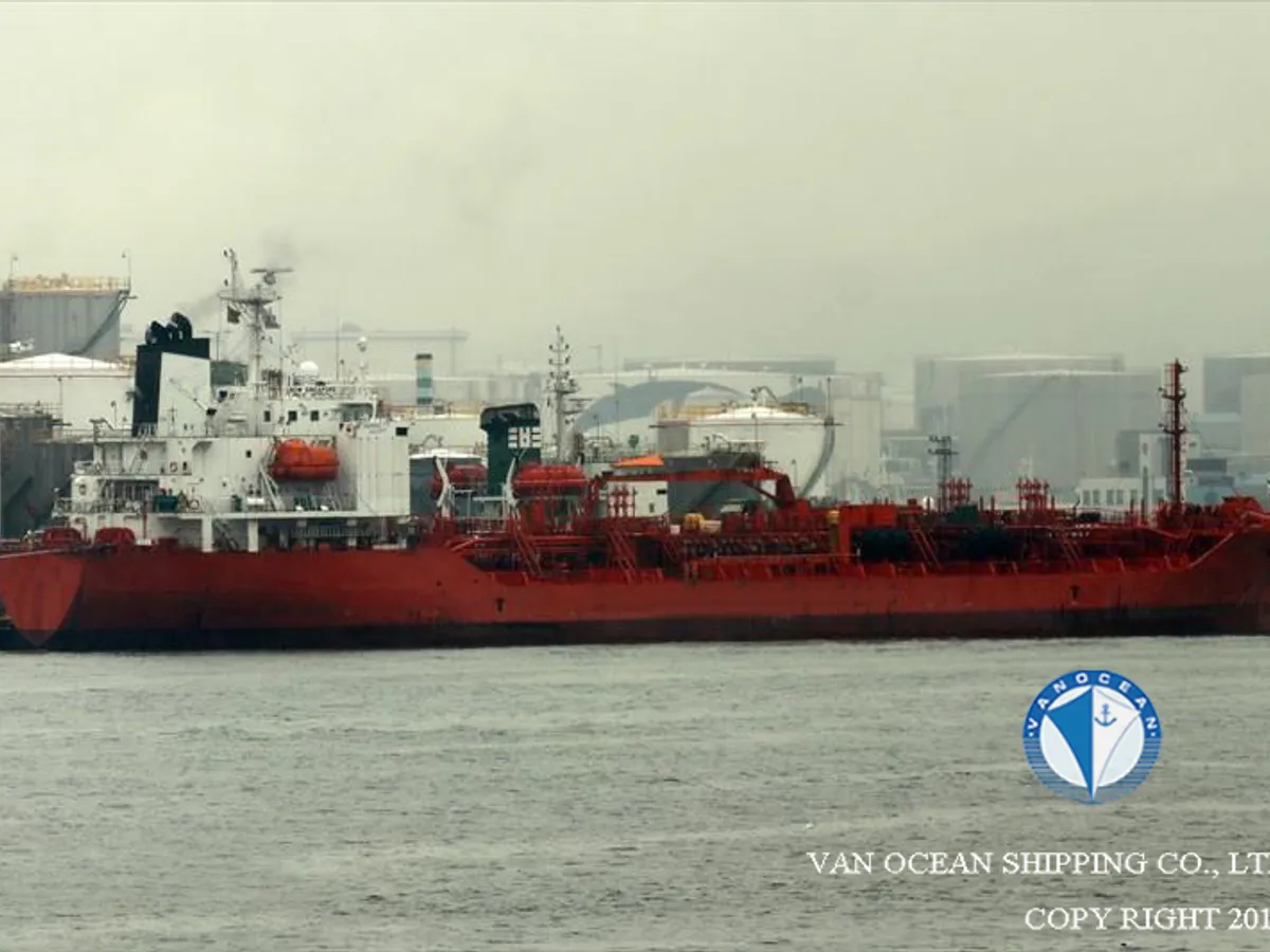 Nafta-/keemialaev müügiks