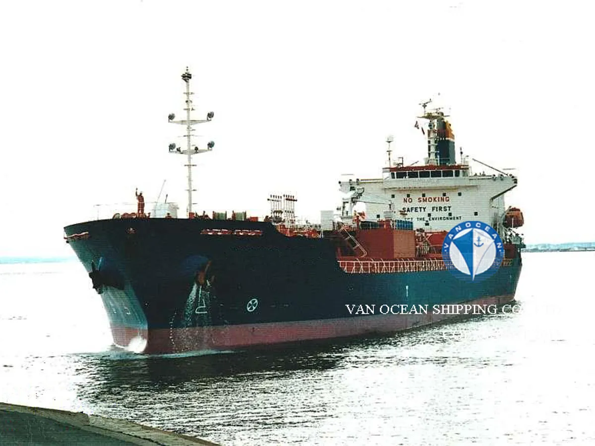 Nafta-/keemialaev müügiks