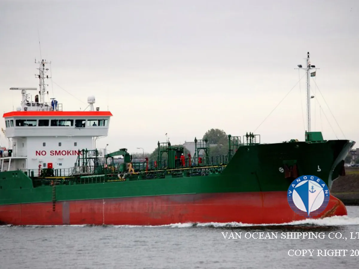 Nafta-/keemialaev müügiks