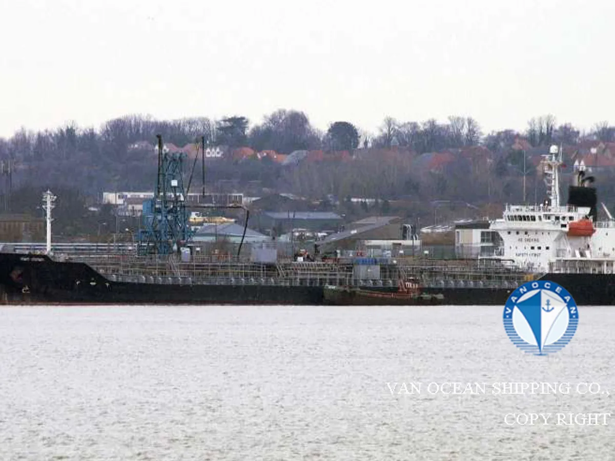 Nafta-/keemialaev müügiks